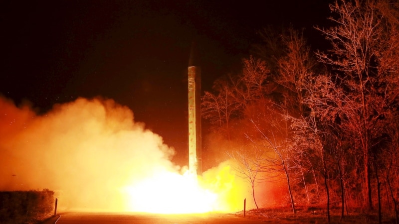 Северна Кореја лансираше три балистички ракети