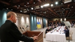 Predsednik Turske Redžep Tajip Erdoan pred delegacijama Rusije i Ukrajine u Istanbulu, 29. mart 2022.