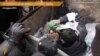 У Харкові активісти вкинули депутата Скоробагача в смітник 