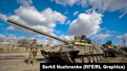 Elhagyott tank a kijevi régióban, Barisivka közelében, 2022. március 27-én.