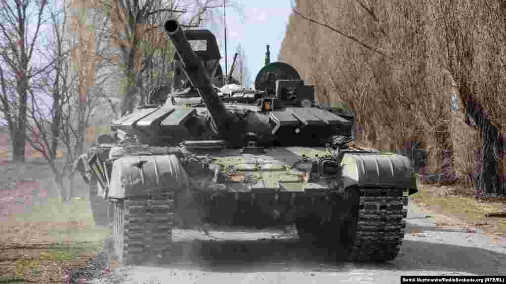 Захваченный в бою российский танк Т-72. 