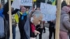 Protestul de la Ambasada Rusiei - „Forțele de ordine s-au agitat la vederea păpușii”