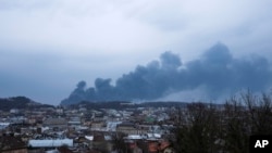 Pamje nga qyteti Lviv pas sulmit nga Rusia