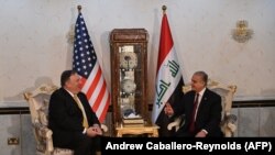 Secretarul de american Mike Pompeo discută cu ministru de externe de la Bagdad Mohammed Ali al-Hakim. 9 ianuarie 2019