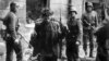 Гитлеровцы в Польше. Арест еврея после восстания в Варшавском гетто. 20 апреля 1943