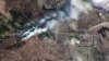 Műholdfelvétel, amely a csernobili atomerőmű közelében keletkezett tüzet mutatja a Vörös-erdő közelében