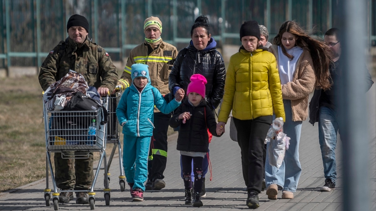 У Польщі українських дітей-біженців зобов’яжуть піти до місцевих шкіл – Міносвіти
