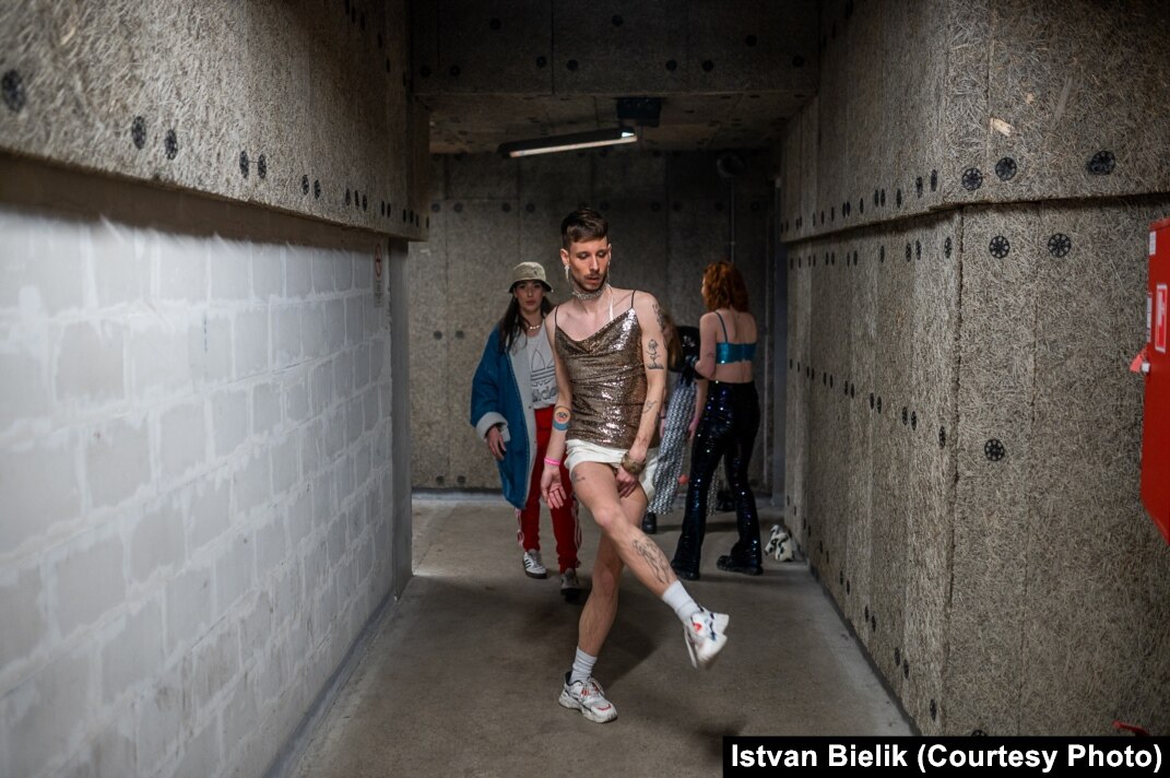 Qulning ogziga transseksual pesh Qulning ogziga transseksual pesh