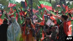 Supporters of Prime Minister Imran Khan's ruling Pakistan Tehrik-e Insaf (PTI) party attend a rally in Islamabad on March 27.
