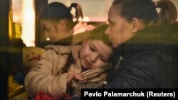 Devojčica u autobusu u Lvivu napušta Ukrajinu zbog ruske invazije, 13. mart 2022. 