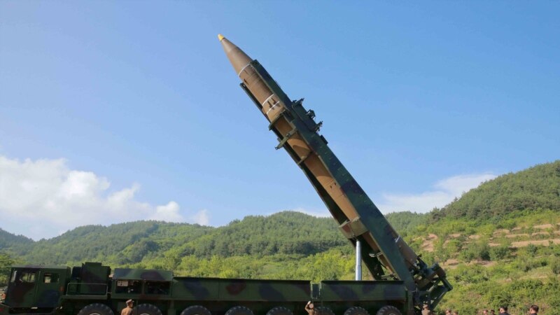 Seuli: Koreja e Veriut lëshoi dy raketa balistike