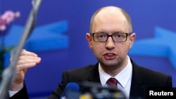 Ukrainian Prime Minister Arseniy Yatsenyuk has sarcastically expressed "concern" about massive capital flight out of Russia. 