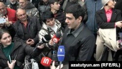 Armenia - Goris Mayor Arush Arushanian speaks with journalists after his release from custody, March 28, 2022.