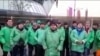 Сотрудники Delivery club, вышедшие на акцию протеста. 27 апреля 2022 года, Москва. 