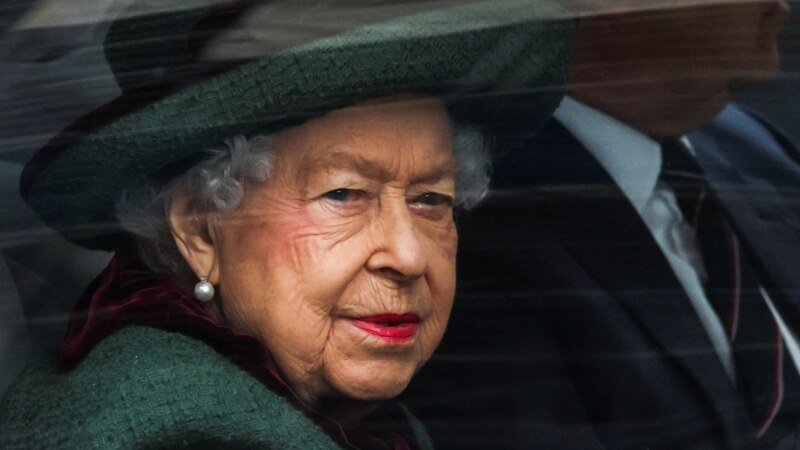 Britanska kraljica Elizabeta Druga odložila sastanak po savetu lekara