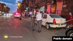 Armenia - Law-enforcement officers inspect the scene of a fatal accident caused by a police car escorting Prime Minister Nikol Pashinian, Yerevan, April 26, 2022.