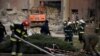 Спочатку повідомлялось про одну загиблу людину і шестеро поранених, серед них - дитина. Фото ілюстративне - на фото наслідки ракетного удару по будівлі Миколаївської ОВА 29 березня 2022 року 
