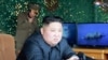 Лидер КНДР Ким Чен Ын наблюдает за запуском ракет (архивное фото)