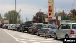 Молдавија, возила чекаат ред на контролниот пункт Бендери