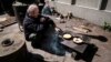 Їжа – на багатті, душ – біля під’їзду: Гайдай розповів про життя Луганщини під обстрілами