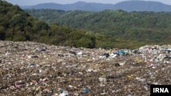 رهاسازی زباله در اراضی جنگلی سراوان گیلان