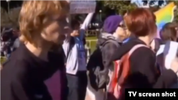 Stop cadru din videoclipul Allei Pugaciova „Nas byut, my letaem”