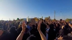 مراسم چهلم زهره فاضلی، از قربانیان اعتراضات دی‌ماه در بوشهر. سه‌شنبه ۲۸ بهمن