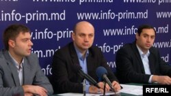 Ion Guzun, Sergiu Ostaf, Nicolae Radița prezintă concluziile raportului la Chișinău