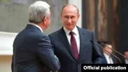 Russia - President Vladimir Putin greets his Armenian counterpart Serzh Sarkisian in Moscow, 15 November 2017.