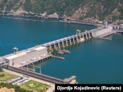 Hidroelektrana Đerdap 1 na Dunavu koji beleži istojsko niske vodostaje usled dugotrajne suše i ekstremnih vrućina, Kladovo, Srbija, 30. jula 2026.