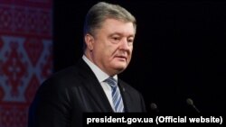 Петро Порошенко привітав українських дипломатів з професійним святом