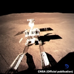 Китайский луноход начинает работу на поверхности Луны
