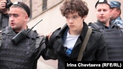 Задержания активиста у здания Московского уголовного розыска, 28 мая 2012 года