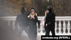 As on previous Saturdays, women marched along a main avenue in Belarus holding flowers. Around 14 were detained.