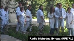 Утрински: „Разгорена војната меѓу министерот и лекарите“.