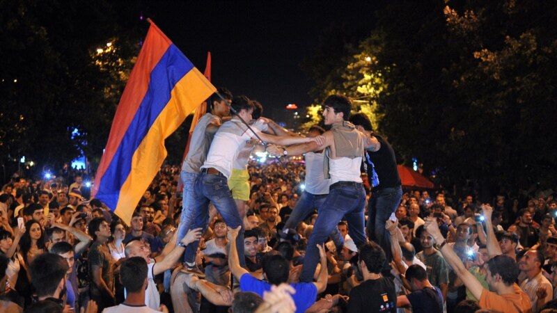 ارمنستان: مخالفانو د سرکسيان د ډيالوګ غوښتنه رد کړه