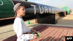 Häzir Türkmenistan diňe bir – Hytaý ugry boýunça gazyny akdyrýar.