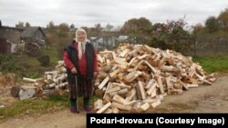 A charity drive to collect donations for firewood for poorer households has set the Russian Internet alight. 