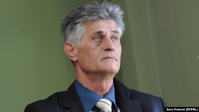 Sherbo Rastoder, profesor i Historisë.