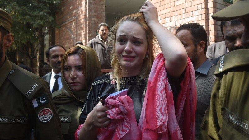Пакистанскот суд ја осуди чешката моделка Хлускова на осум години затвор  