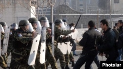 Armenia -- Soldiers of the Armenian army's peacekeeping brigade practice violent crowd control on December 3, 2009.