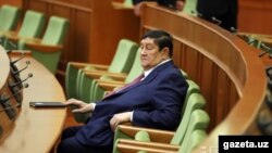Rustam Inoýatow 