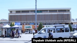 Милиционеры в Ташкенте чуть ли не на каждом шагу, но их присутствие никак не ощущается.