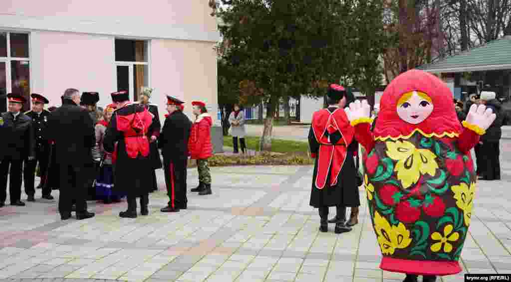 Козаки і жива матрьошка стали головним атрибутом свята