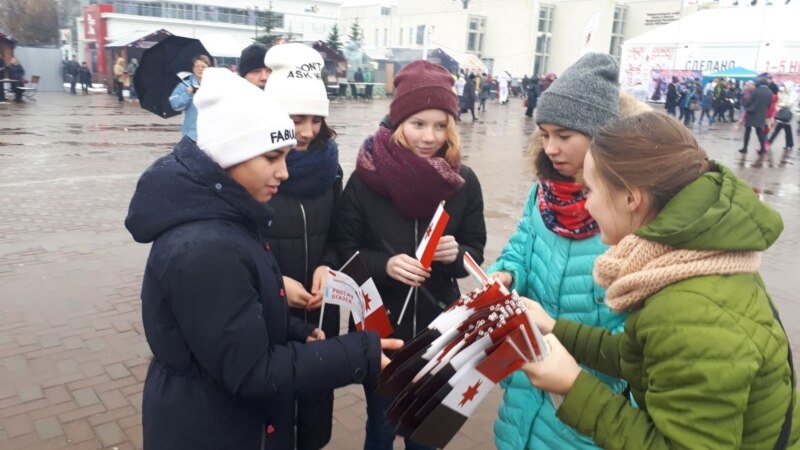 Татар активистлары Ижауда Удмурт байрагы көнен бәйрәм итте 