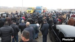 Armenia - Angry residents of Echmiadzin block a nearby highway in protest against a Yerevan court's decision to release retired General Manvel Grigorian from pretrial detention, December 22, 2018.