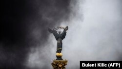 Монумент на майдане Незалежности (площадь Независимости) в Киеве. Иллюстративное фото.