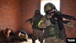 Военнослужащие Росгвардии на учениях.