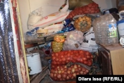 Бедствующей семье Дильбар Куттыбай помогли и простые люди, и власти. Шымкент, 15 ноября 2016 года.