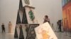 Художник Сергей Захаров во время перформанса «карточный домик» в Dox, Прага, 10 июня2015